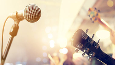 Microphone and guitars